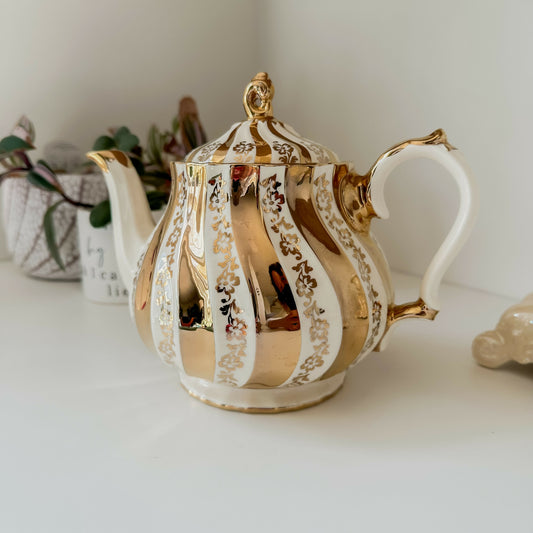 Sadler Golden Flower Swirl Teapot