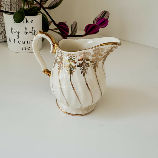 Sadler Gold Mistletoe Motif Creamer