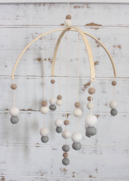 Baby Mobile: Light Neutrals