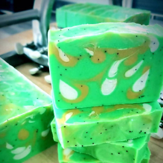 Goat Milk Soap:Peppermint EO with Poppy Seeds & Bentonite Clay